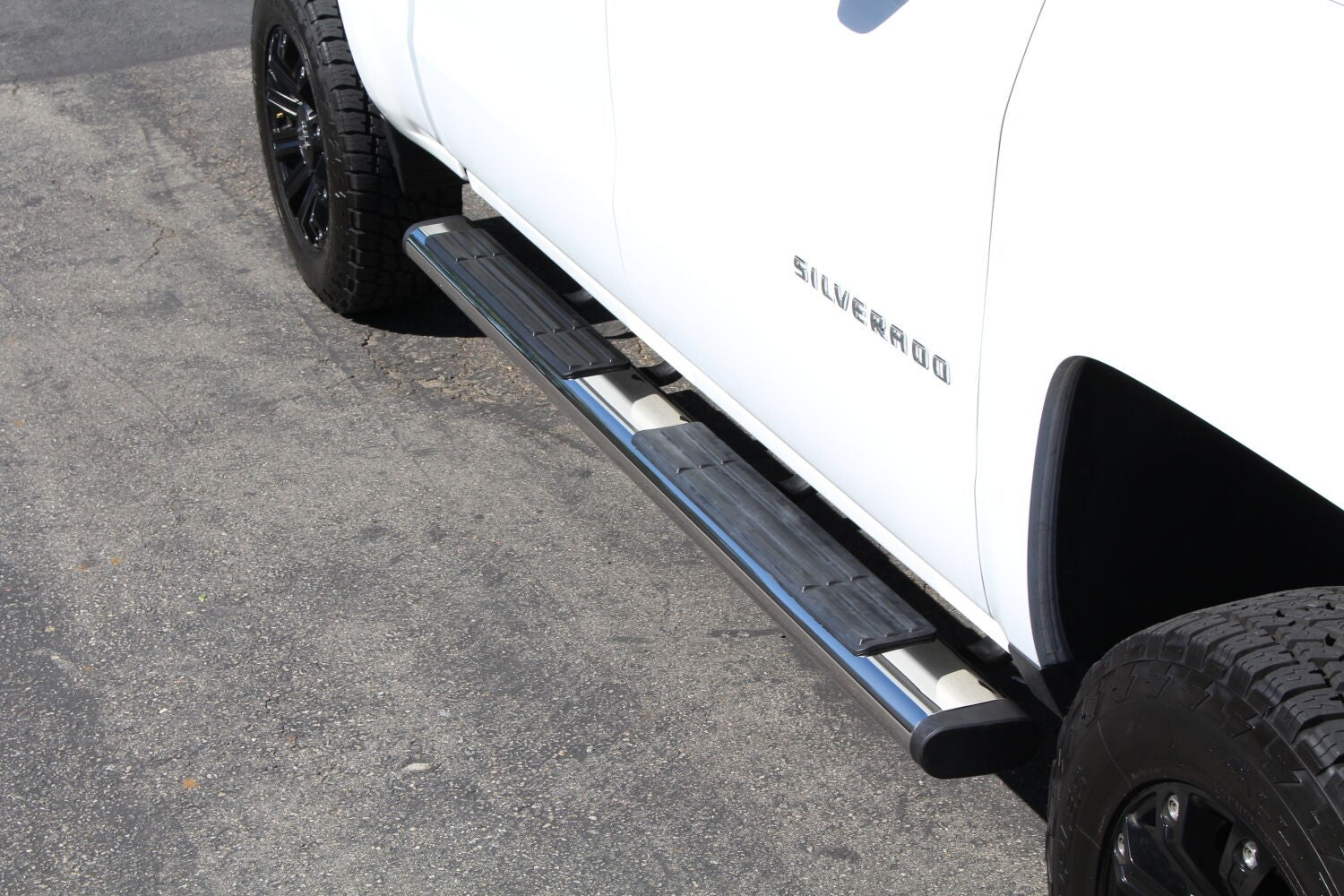6 Inch OE Xtreme Composite SideSteps Kit + 4 Brackets Per Side (Gas Only) 2007-2018 Silverado/Sierra 1500 2015-2018 Silverado 2500/3500 HD Go Rhino