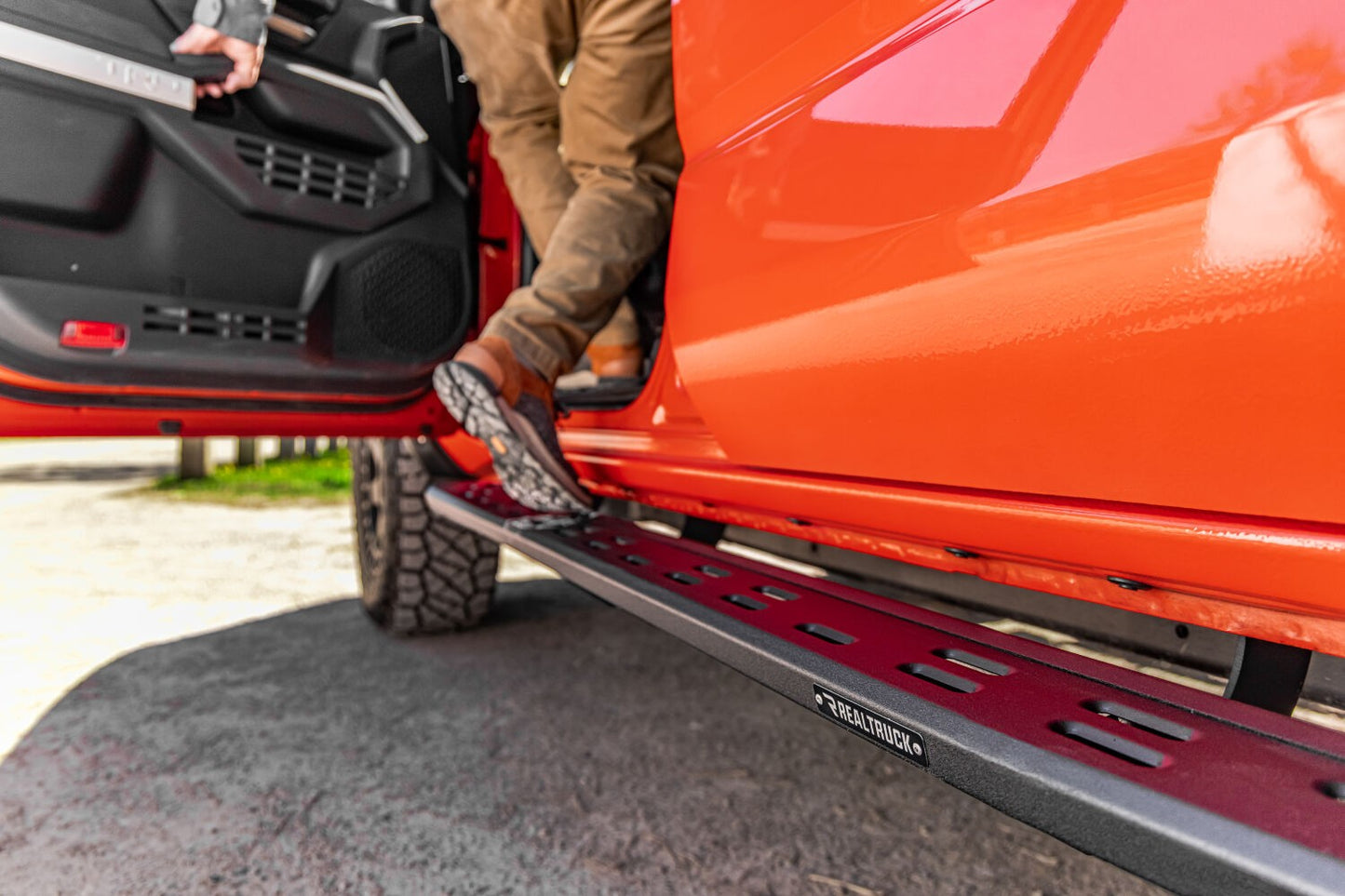 RB20 Slim Line Running Boards with Mounting Bracket Kit Protective Bedliner coating 2024-2026 Toyota Tacoma Go Rhino-10