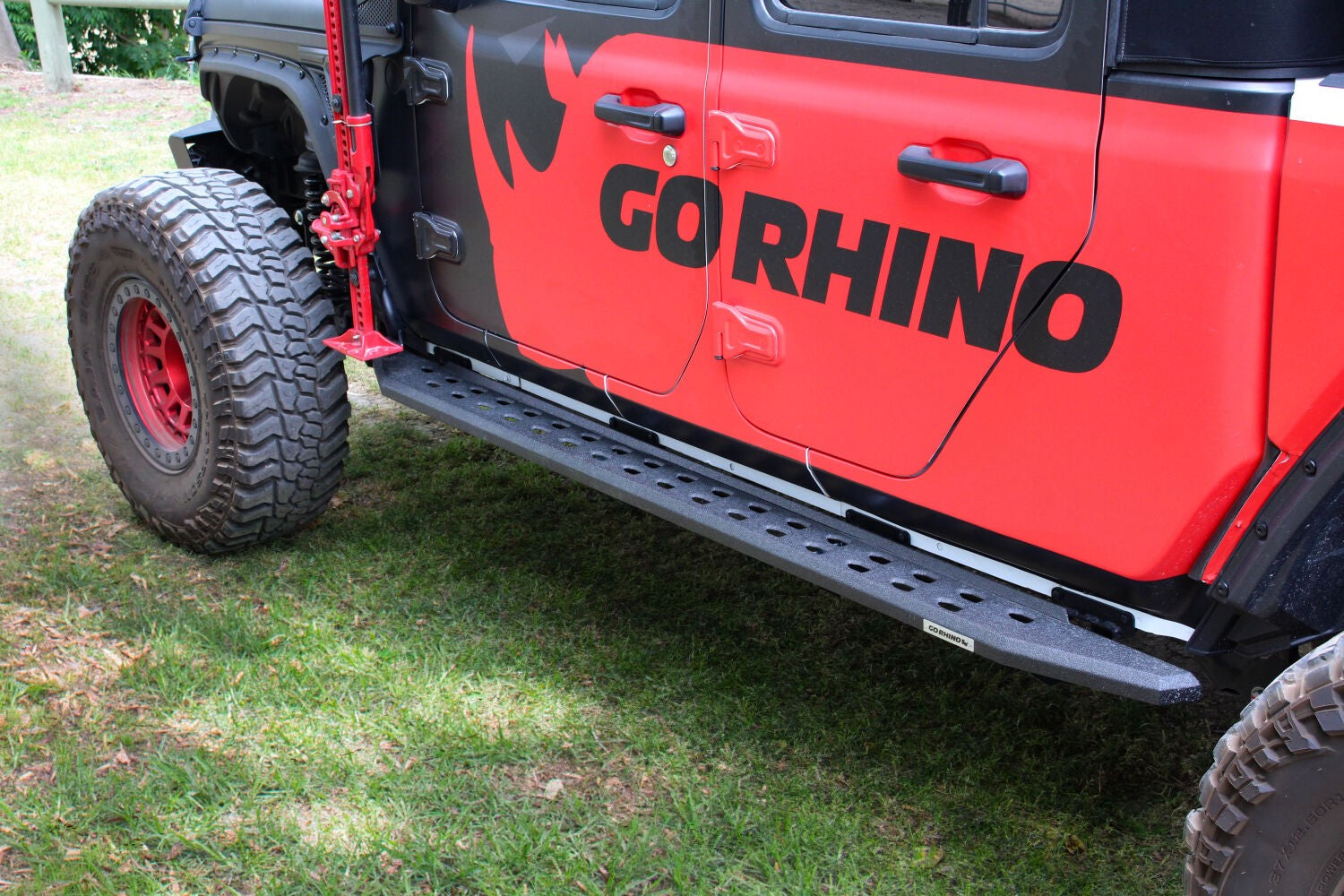 RB20 Slim Line Running Boards With Mounting Brackets Protective Bedliner Coating 2020-2025 Jeep Gladiator Go Rhino-3