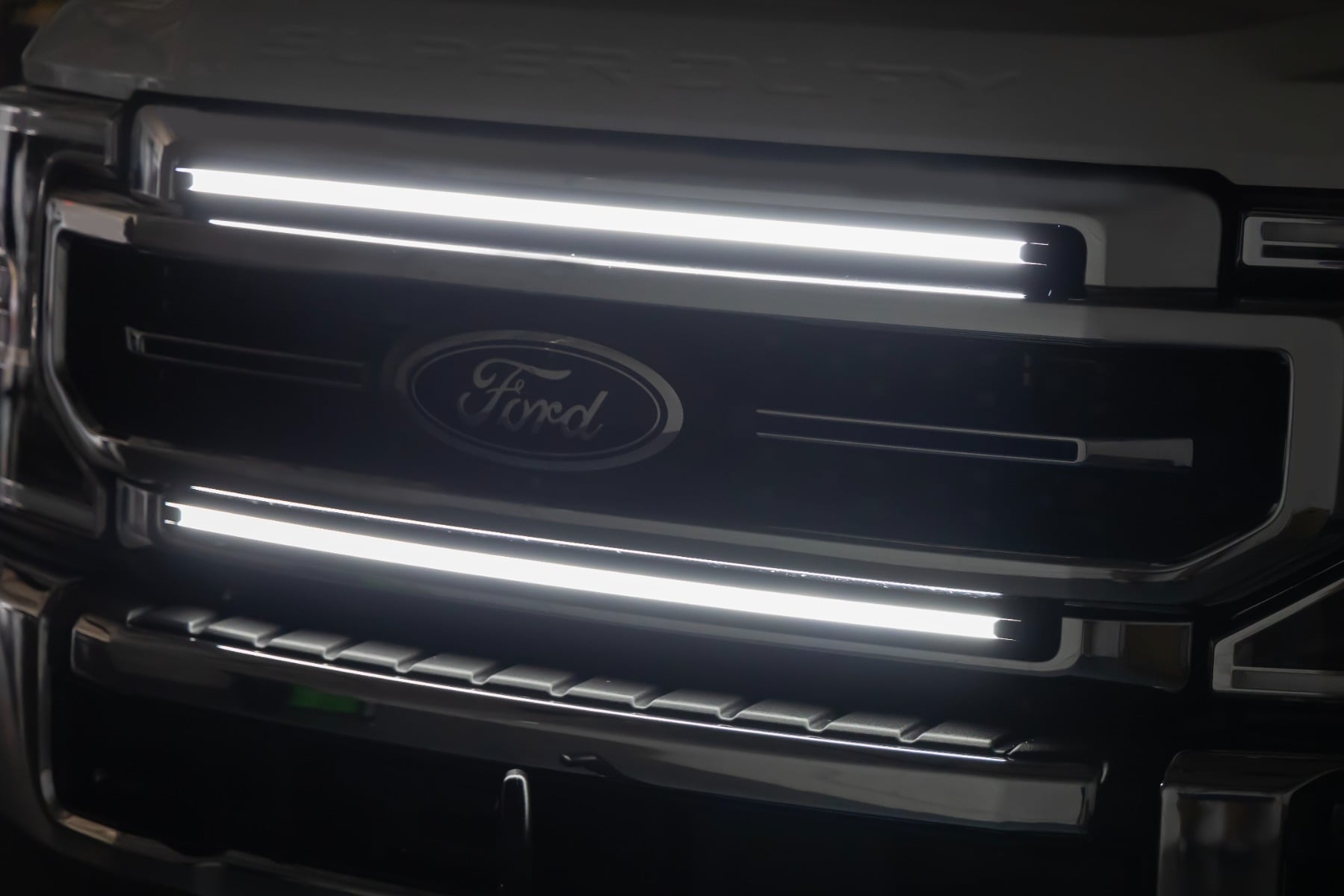LED Light Kit Grille Mount 30 Inch DRL Ford F-250/F-350 Super Duty (17-22) Rough Country-3