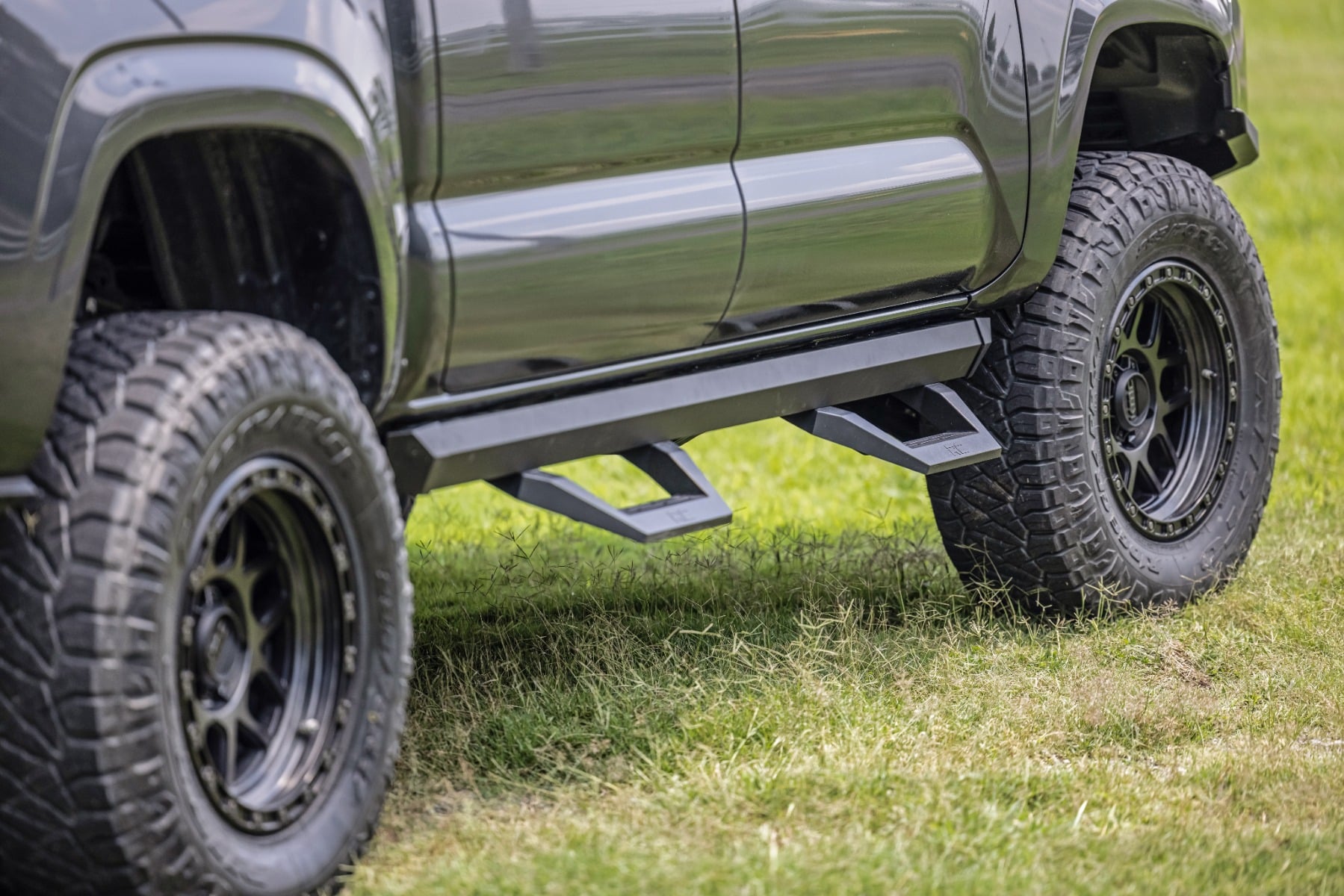 SRX2 Adj Aluminum Step Double Cab Toyota Tacoma 2WD/4WD (2005-2023) Rough Country-5