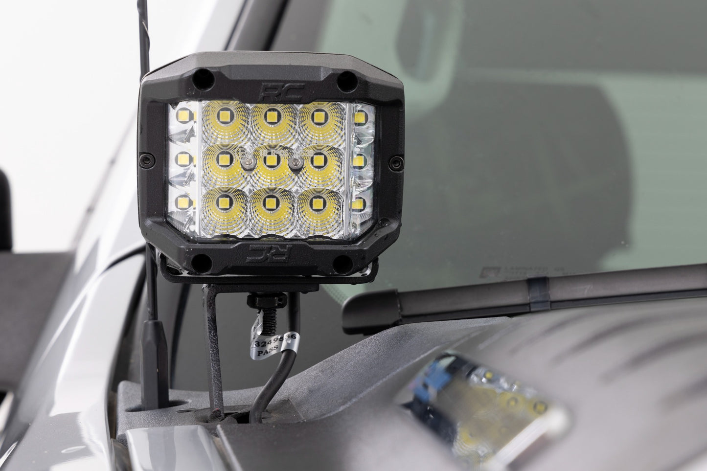 LED Light Kit Ditch Mount 3 Inch OSRAM Wide Chevy 1500 & Silverado/Sierra 2500HD/3500HD (07-14) Rough Country-4