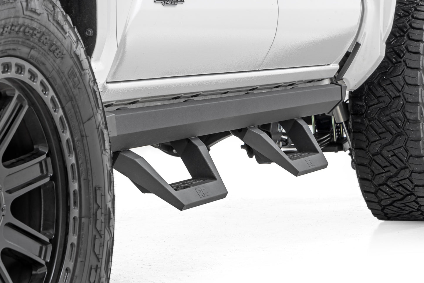 SRX2 Adjustable Aluminum Steps Double Cab Toyota Tacoma 2WD/4WD (24-26) Rough Country-3