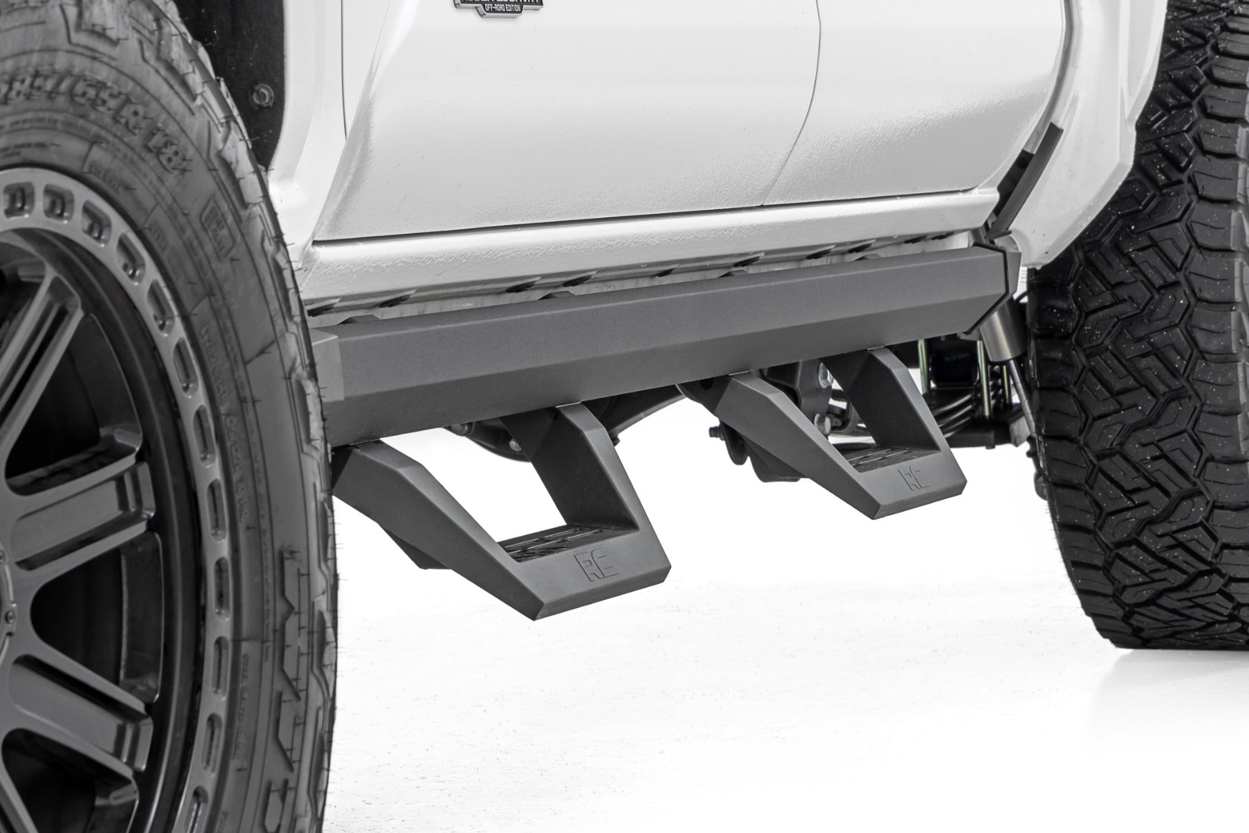 SRX2 Adjustable Aluminum Steps Double Cab Toyota Tacoma 2WD/4WD (24-26) Rough Country-3