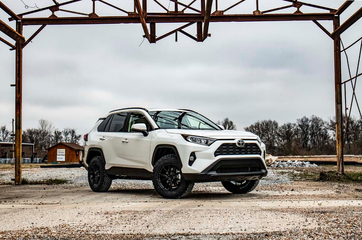 2.5 Inch Lift Kit Toyota RAV4 2WD/4WD (2019-2023) Rough Country-2
