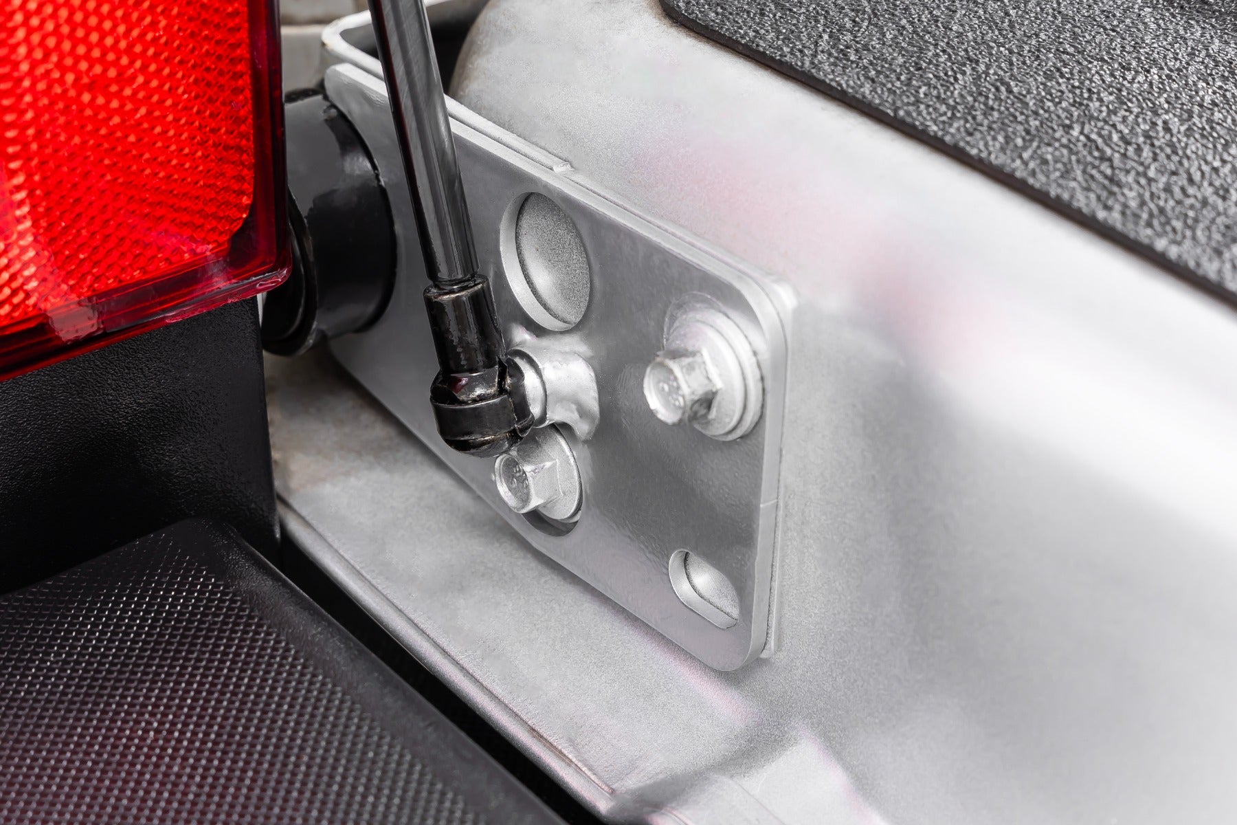 Tailgate Assist Ford F-150/F-250/F-350 2WD/4WD (2015-2026) Rough Country-3