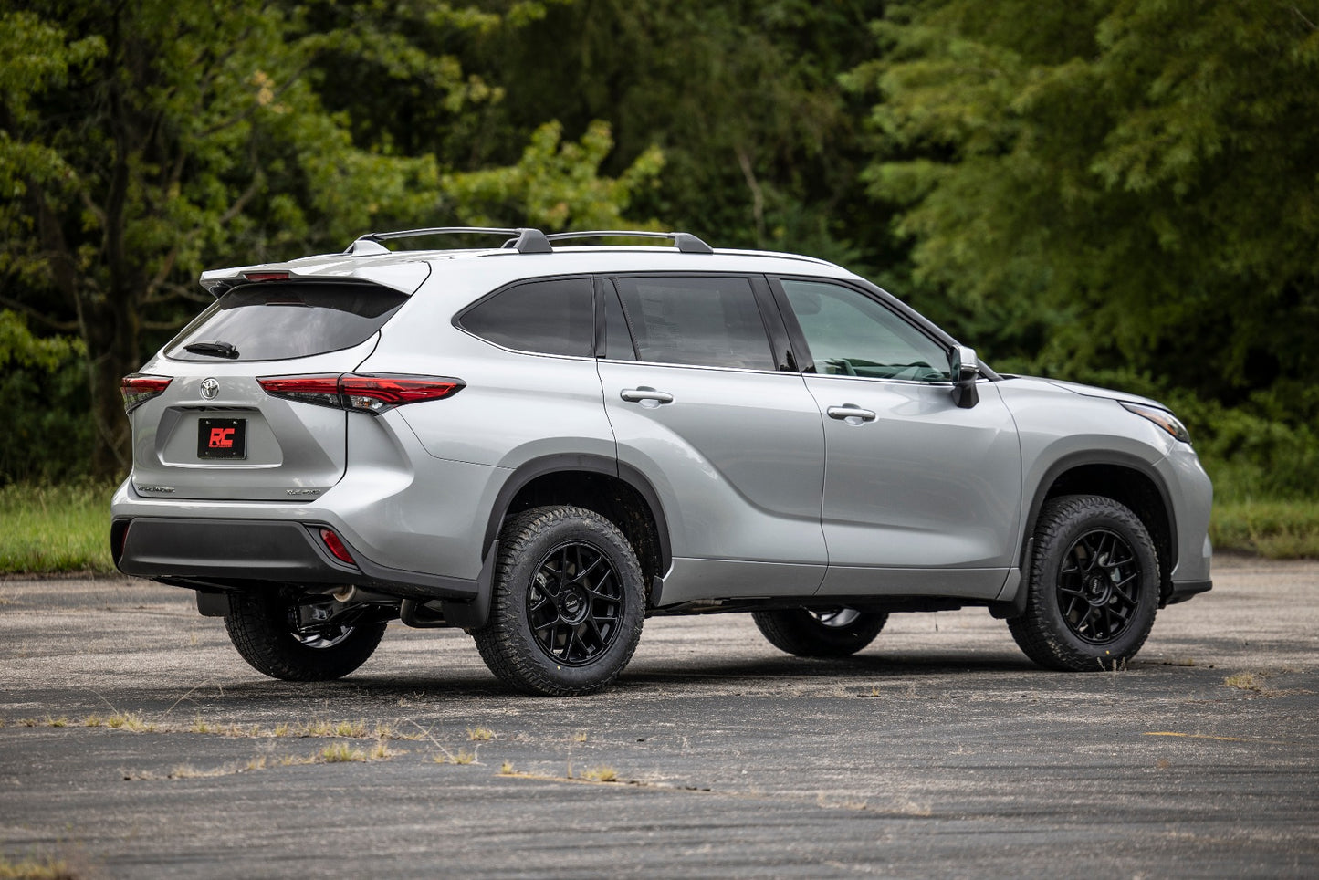 Rough Country 2 Inch Lift Kit  2020 Toyota Highlander 4WD Rough Country