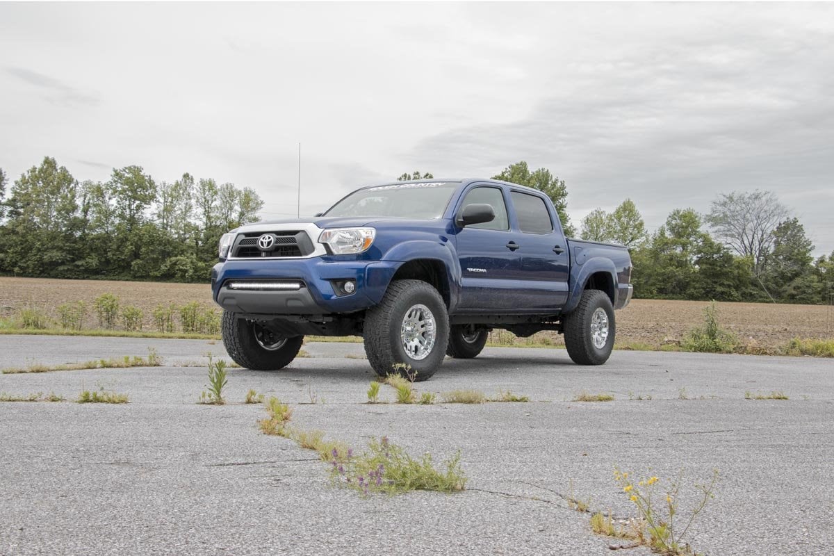 3 Inch Lift Kit M1 Struts/M1 Toyota Tacoma 4WD (2005-2023) Rough Country-4