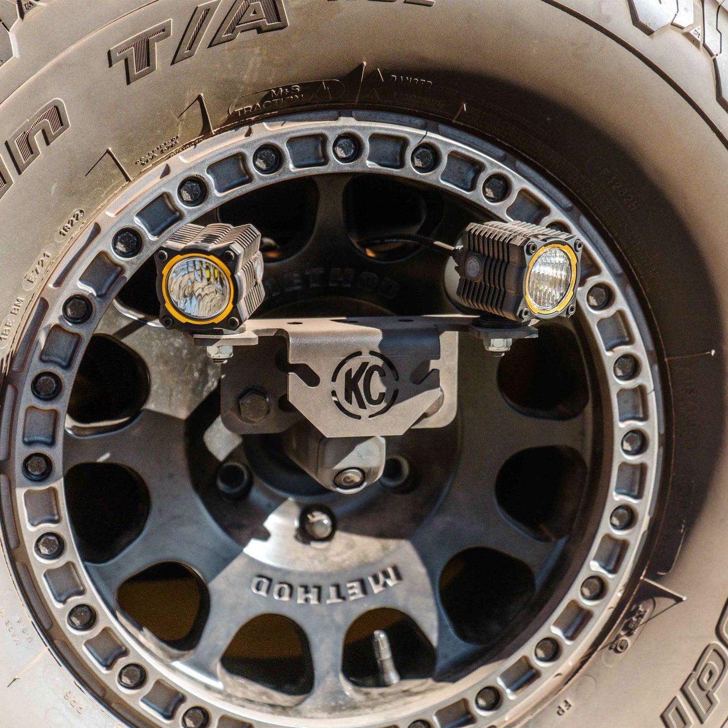 Spr Tir Carr (M14x1.5 Lug) 18+ Jeep Wrangler JL /21+ Ford Bronco Raptor KC Hilites-10