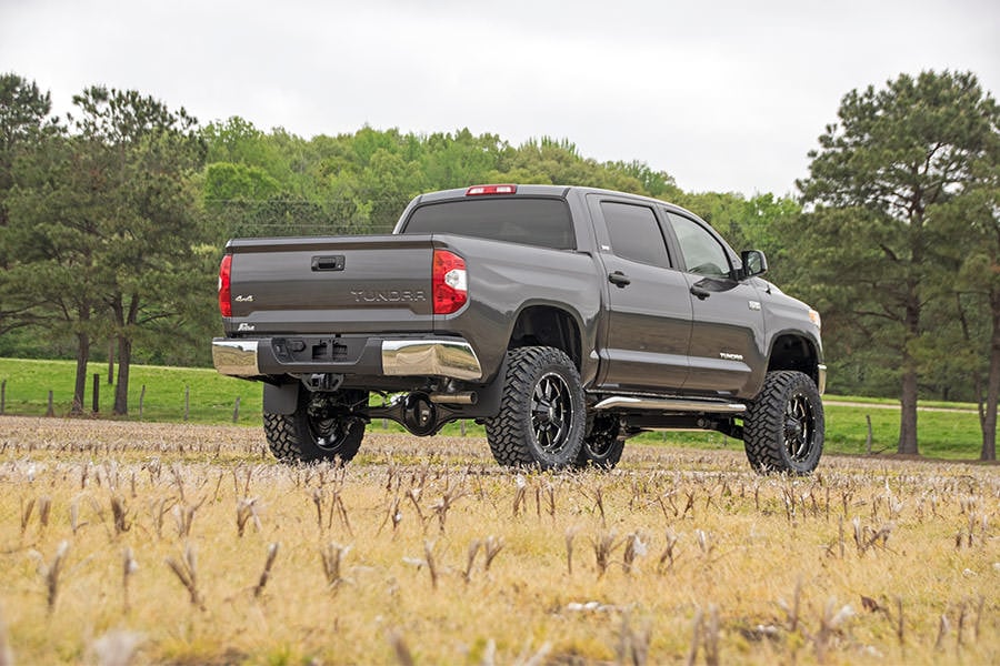6 Inch Lift Kit M1 Struts/M1 Toyota Tundra 4WD (2007-2015) Rough Country-2