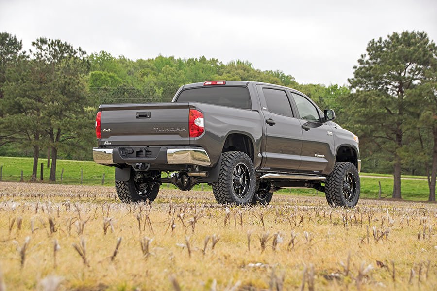 Rough Country 6 Inch Toyota Suspension Lift Kit w/V2 Shocks 07-15 Tundra Rough Country
