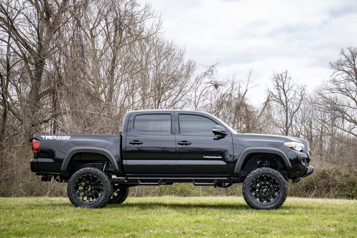 6 Inch Lift Kit M1 Struts/M1 Toyota Tacoma 2WD/4WD (2016-2023) Rough Country-2
