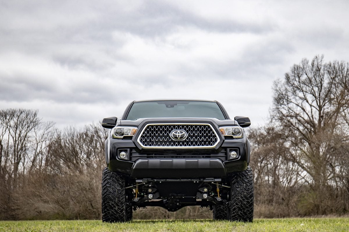 6 Inch Lift Kit M1 Struts/M1 Toyota Tacoma 2WD/4WD (2016-2023) Rough Country-3