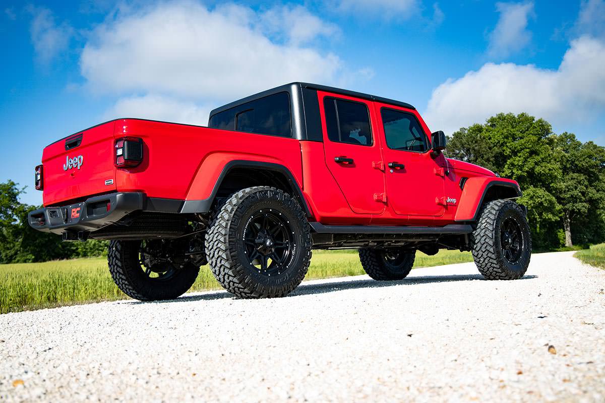 3.5 Inch Lift Kit Spacers M1 Jeep Gladiator JT 4WD (2024-2025) Rough Country-4