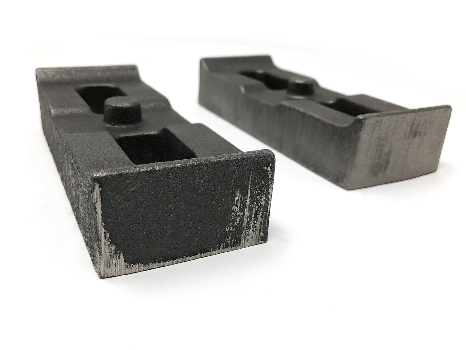 1 Inch Cast Iron Lift Blocks 01-10 Silverado 4WD/GMC Sierra 2500HD/3500HD 4WD Pair Tuff Country-1