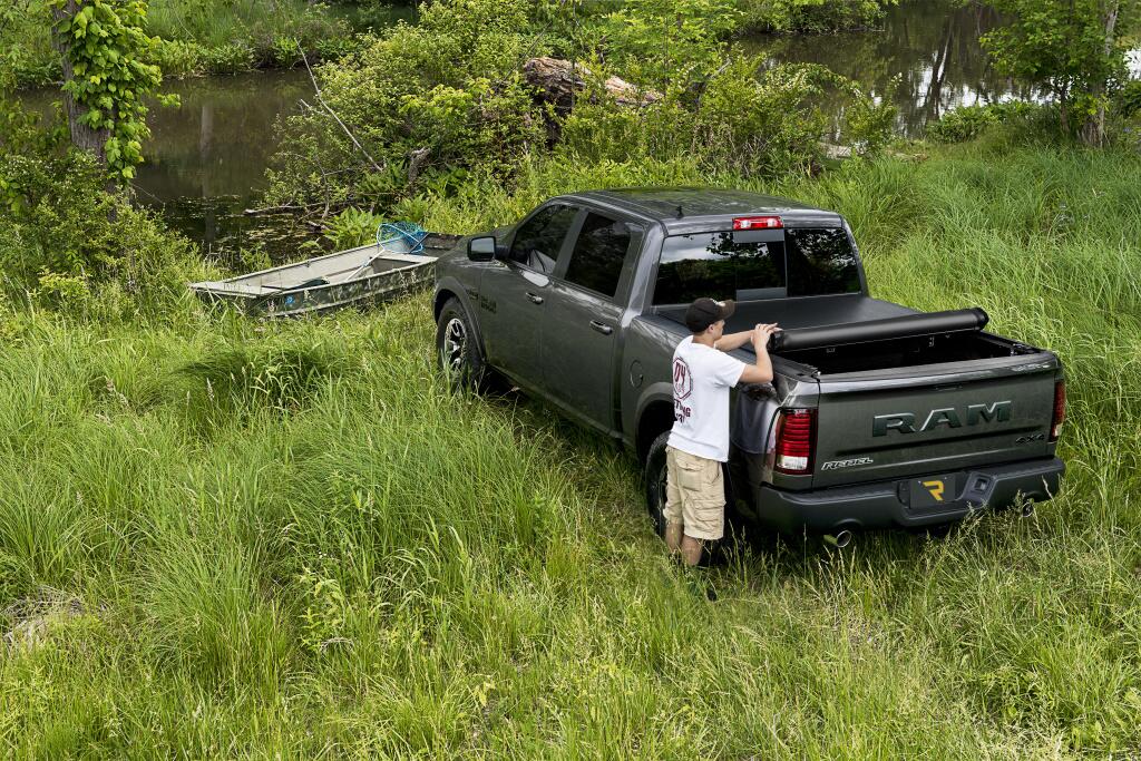 Deuce Tonneau Cover Black 2022-2026 Nissan Frontier Truxedo-4
