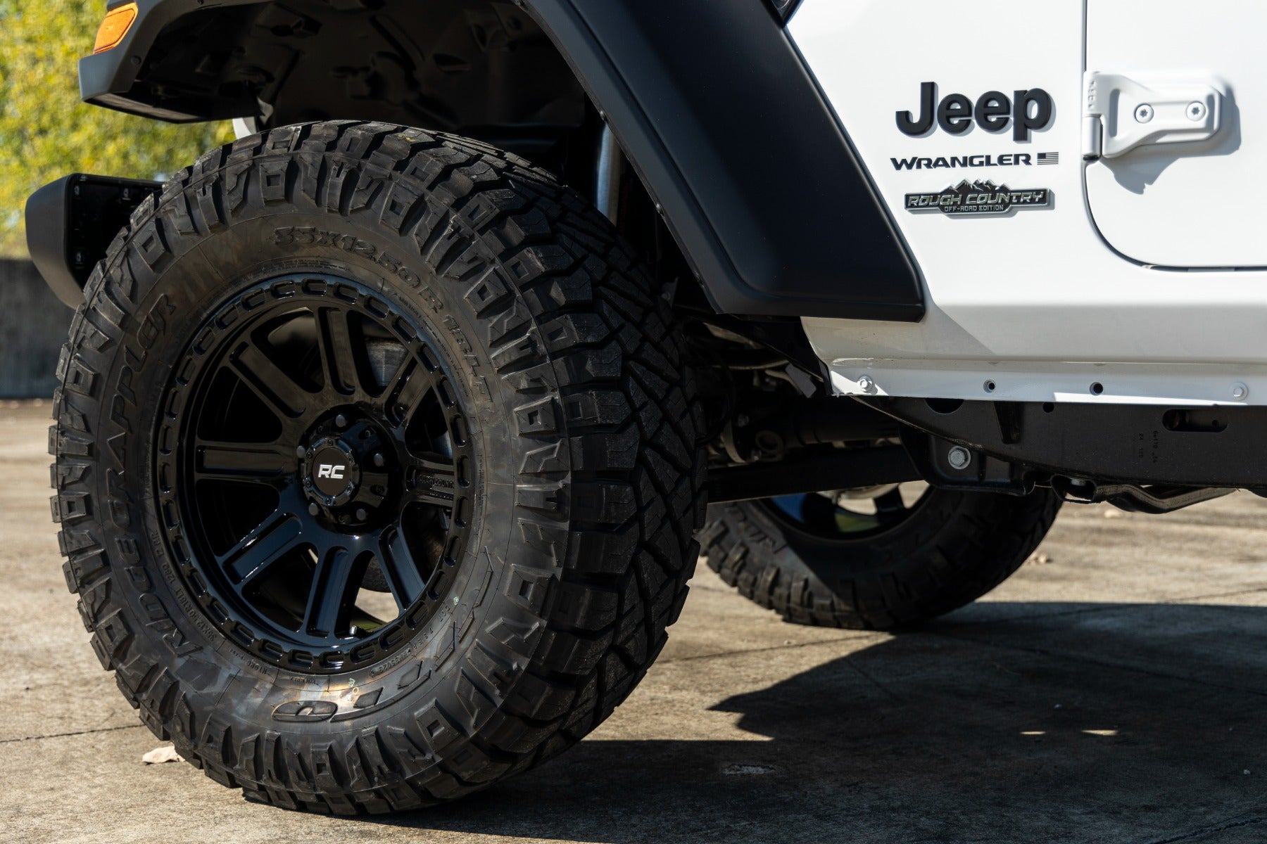 84 Series Wheel Gloss Black 18x8.5 Rough Country-17