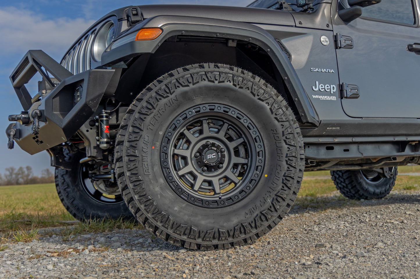 85 Series Wheel Simulated Beadlock Gunmetal Gray/Black 17x9 Rough Country-37