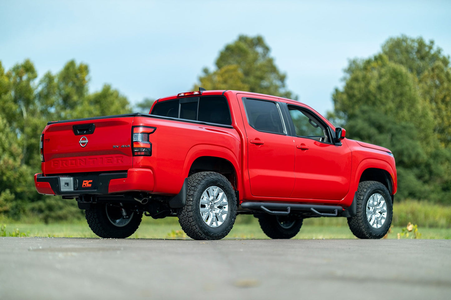 2.5 Inch Lift Kit M1 Struts/M1 Nissan Frontier 4WD (2005-2023) Rough Country-3