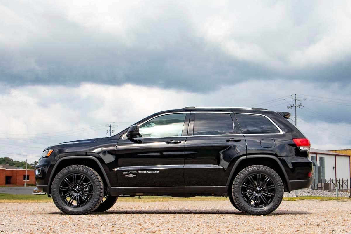 Rough Country 2.5 Inch Lift Kit N3 Struts 11-15 Jeep Grand Cherokee 4WD Rough Country