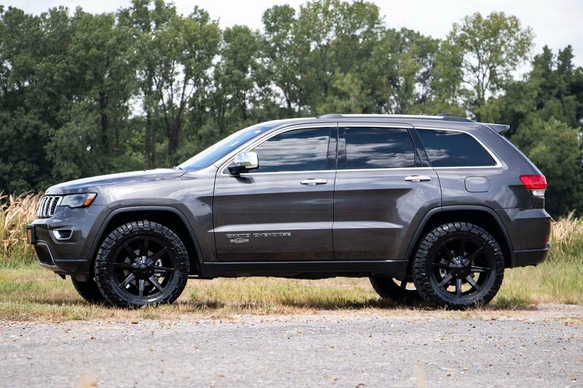 2.5 Inch Lift Kit N3 Struts Jeep Grand Cherokee 4WD (2016-2022) Rough Country-1