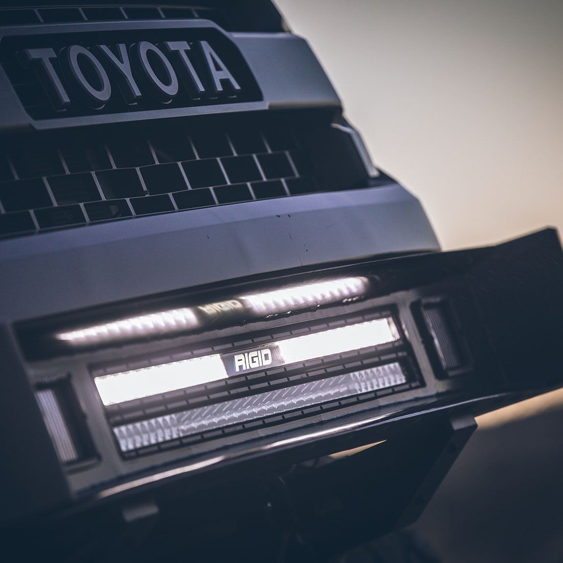 Rigid Industries 30 Inch Dual Function SAE Auxilary High Beam Driving Lights SR-Series Pro RIGID Industries