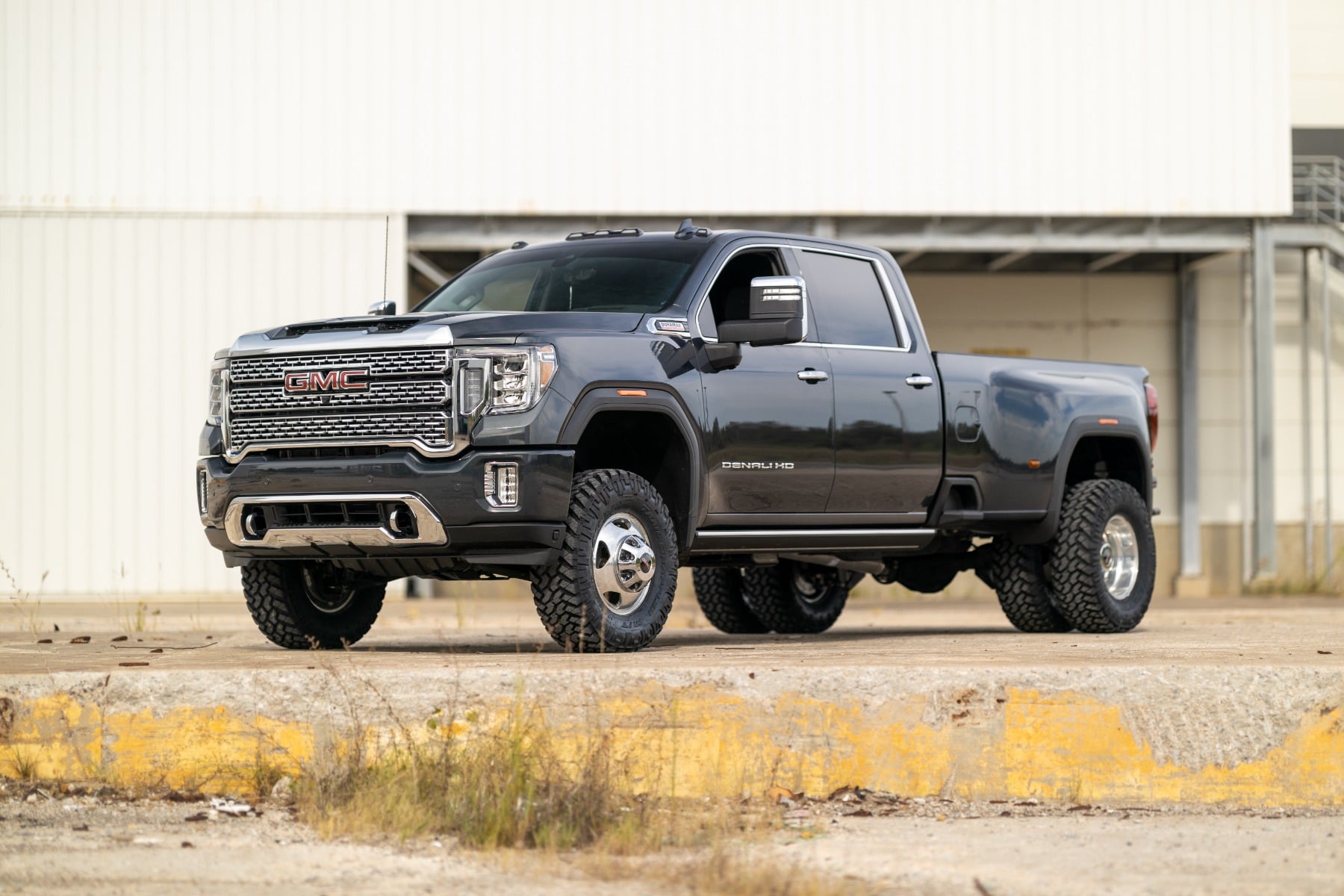 3 Inch Lift Kit UCAs M1 Sierra/Silverado 3500 HD (20-26) Rough Country-1