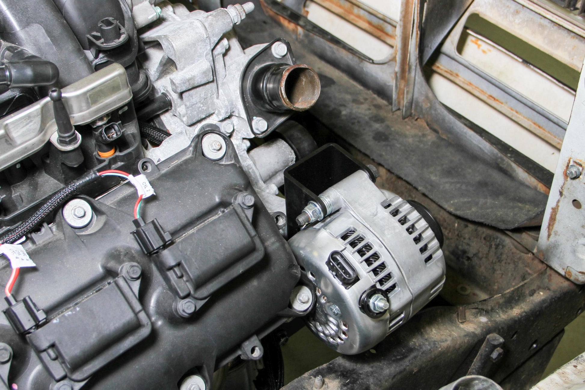 Gen III Hemi Alternator Relocation Kit W/ Alternator Moves Alternator Inward for Extra Clearance on Right Side of Engine Includes Alternator 197-302 (150 Amp Output) Black Brackets & Natural Aluminum Alternator Holley-18