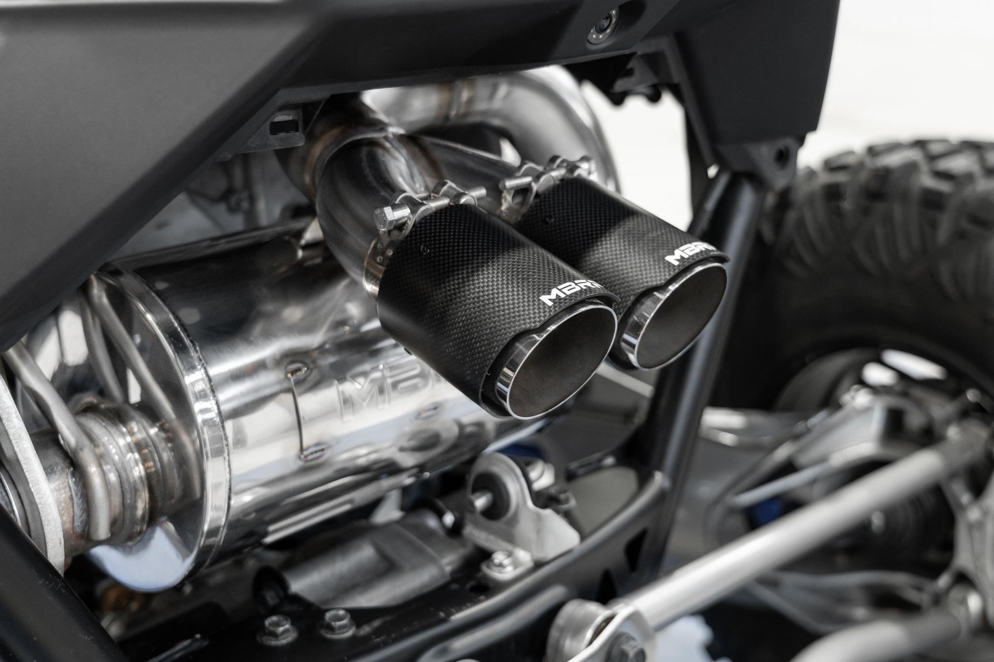2022-Up Polaris RZR PRO R T304 Single Slip-on Dual Outlet Performance Series Exhaust with Carbon Fiber Tips MBRP-2