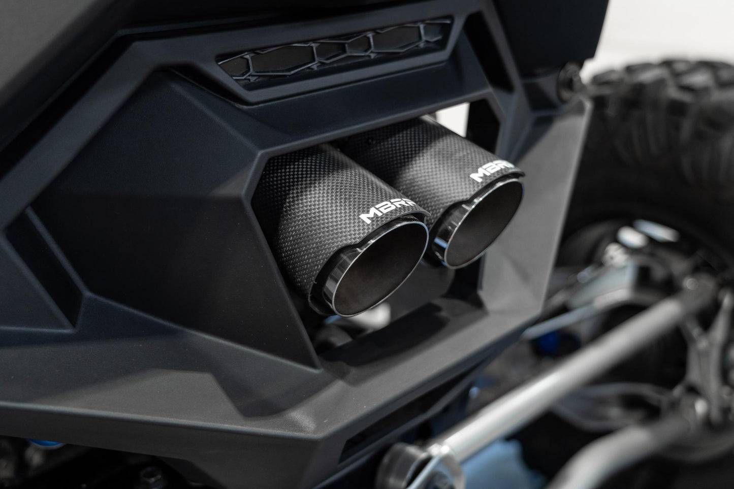 2022-Up Polaris RZR PRO R T304 Single Slip-on Dual Outlet Performance Series Exhaust with Carbon Fiber Tips MBRP-4