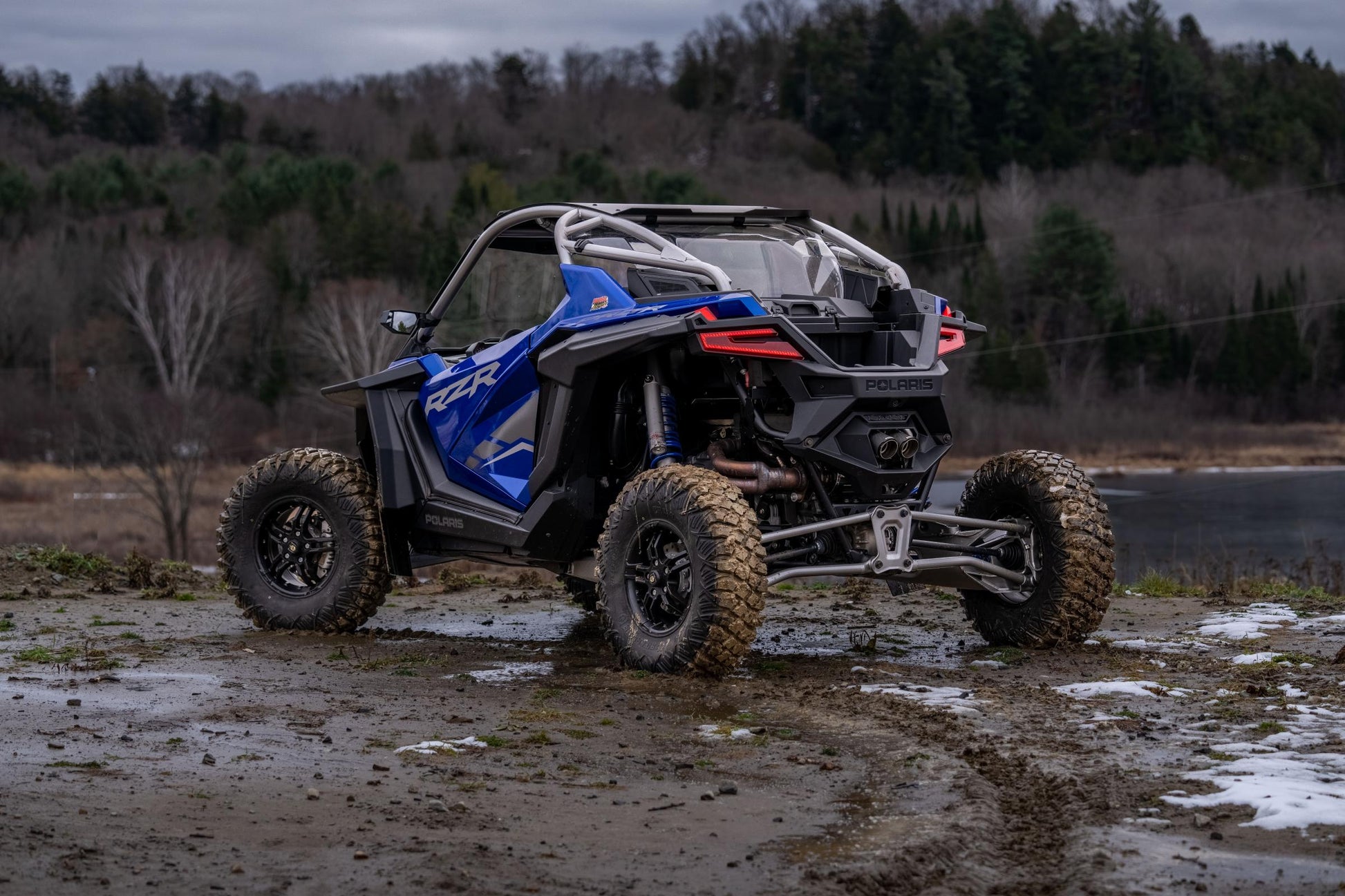 2022-Up Polaris RZR PRO R T304 Single Slip-on Dual Outlet Performance Series Exhaust with Carbon Fiber Tips MBRP-8