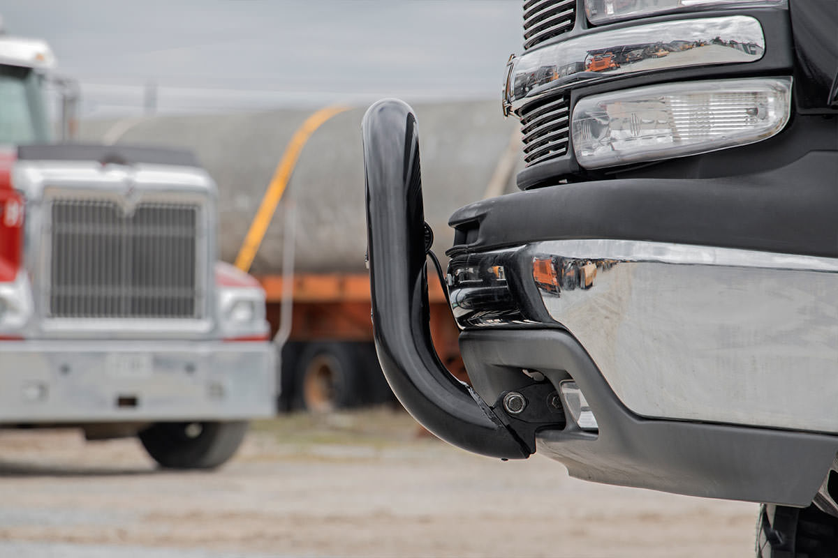 Rough Country Chevy/GMC Black Bull Bar 99-06 Chevy/GMC 1500 and Classic Rough Country