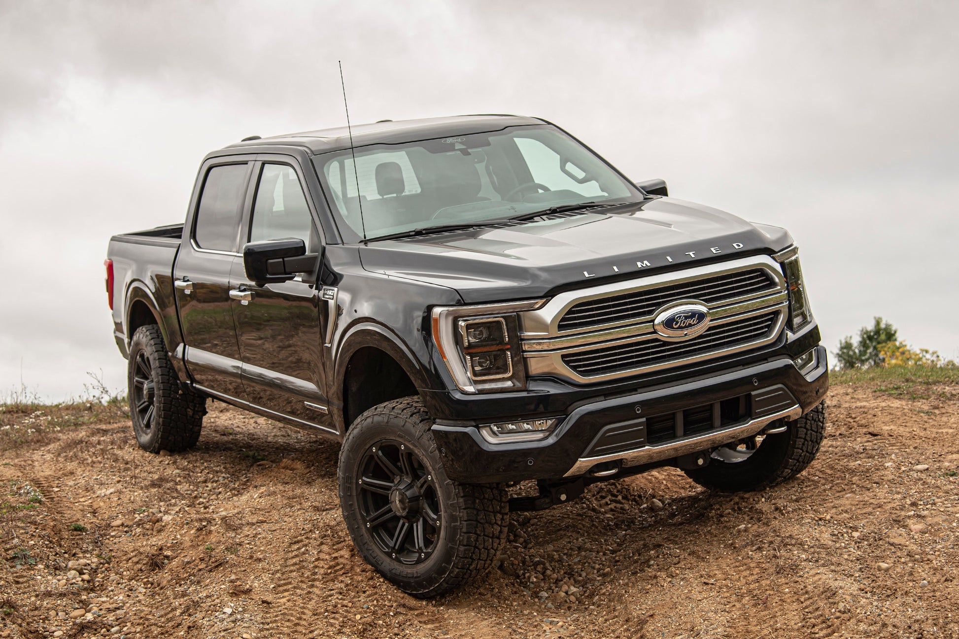 21-25 Ford F-150 4WD, 4 Inch Lift Kit, 2 Inch Rear Lift, Block - Fox 2.5 Performance Elite Series C/O, Fox 2.0 IFP Performance Series Rear Shock BDS Suspension