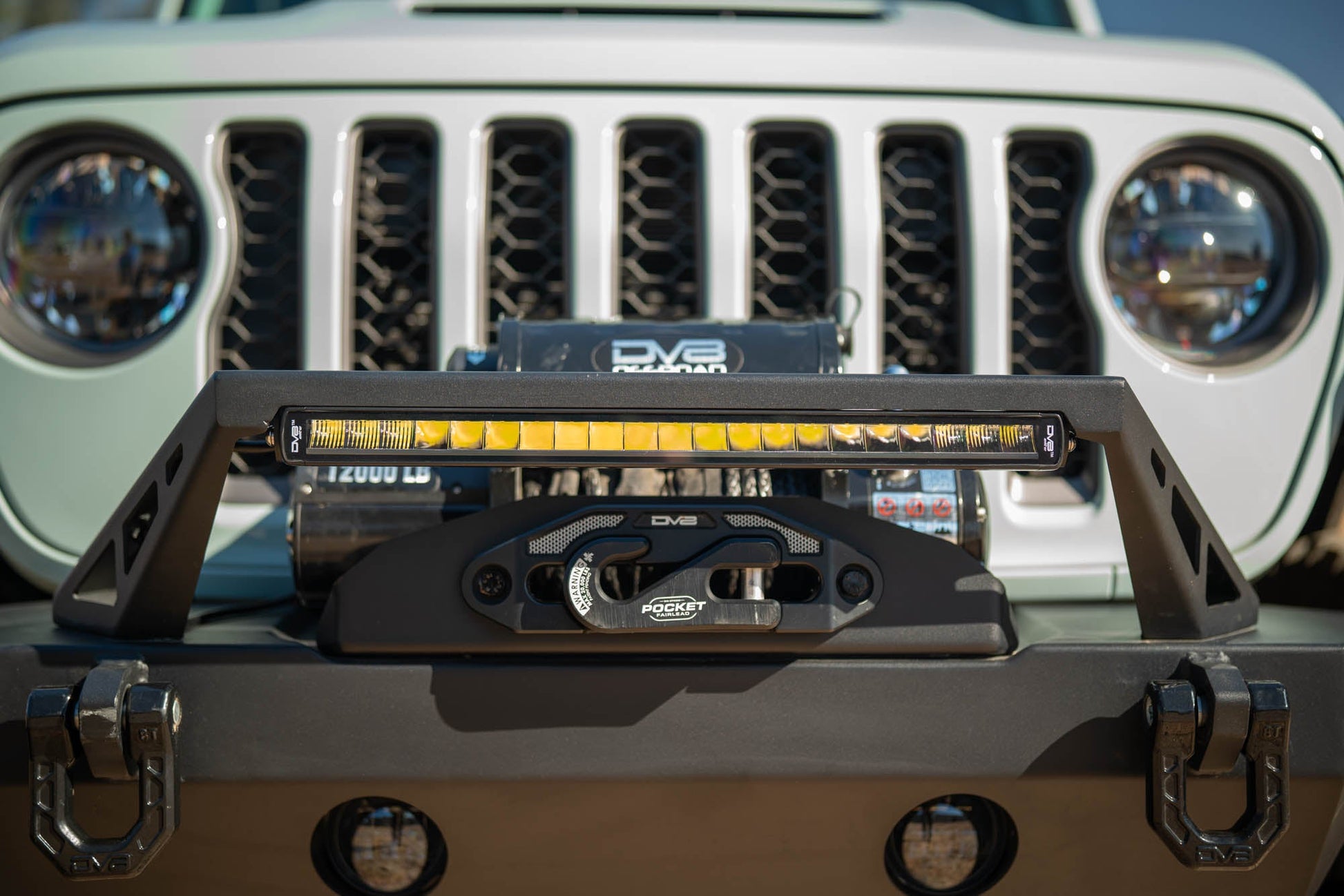 20 Inch Halo Elite Single Row Light Bar with Accent Light DV8 Offroad-1