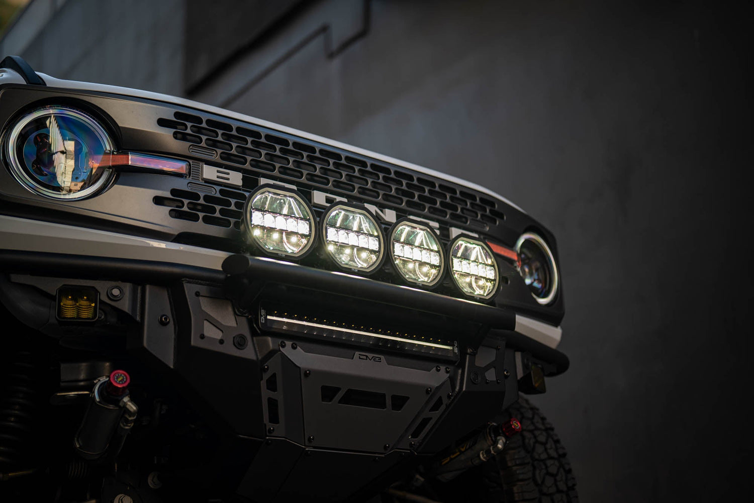 7 Inch Halo Elite Round Light w/ Accent Halo DV8 Offroad