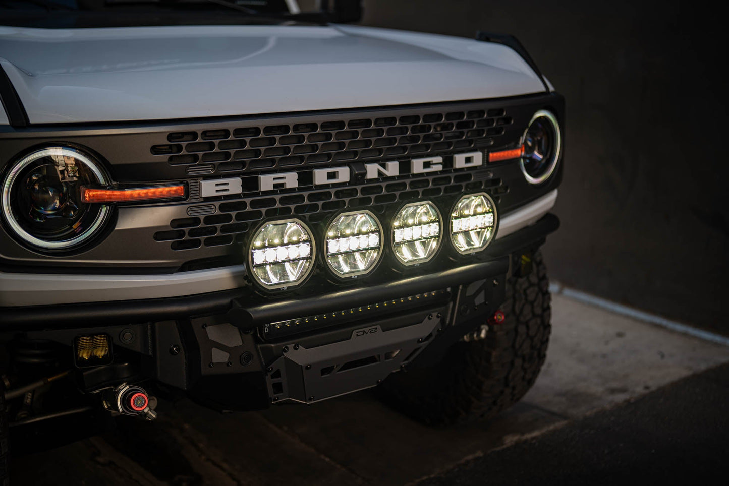 7 Inch Halo Elite Round Light w/ Accent Halo DV8 Offroad-2