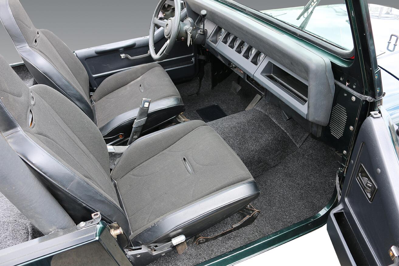 Jeep 76-95 Jeep Cj-7/Yj Front Kit 8Pc Floor Kit (Includes Heat Shields) Floor Liner Kit 8 pc. Front Kit Includes Heat Shields Charcoal BedRug-6