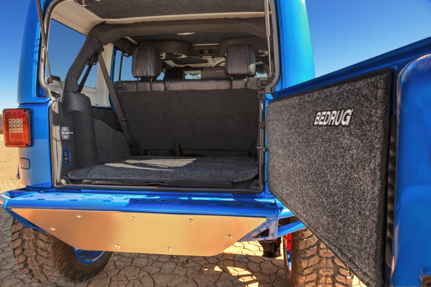 Jeep 07-10 JK Unltd 4Dr RR 5Pc Cargo Kit (Inc Tlgte & Tub Liner) Cargo Kit 5 pc. Rear Kit Incl. Drivers Wheel Well/ Passengers Wheel Well/ Rear Cargo Floor/ Tailgate And Tub Liner Charcoal BedRug-5