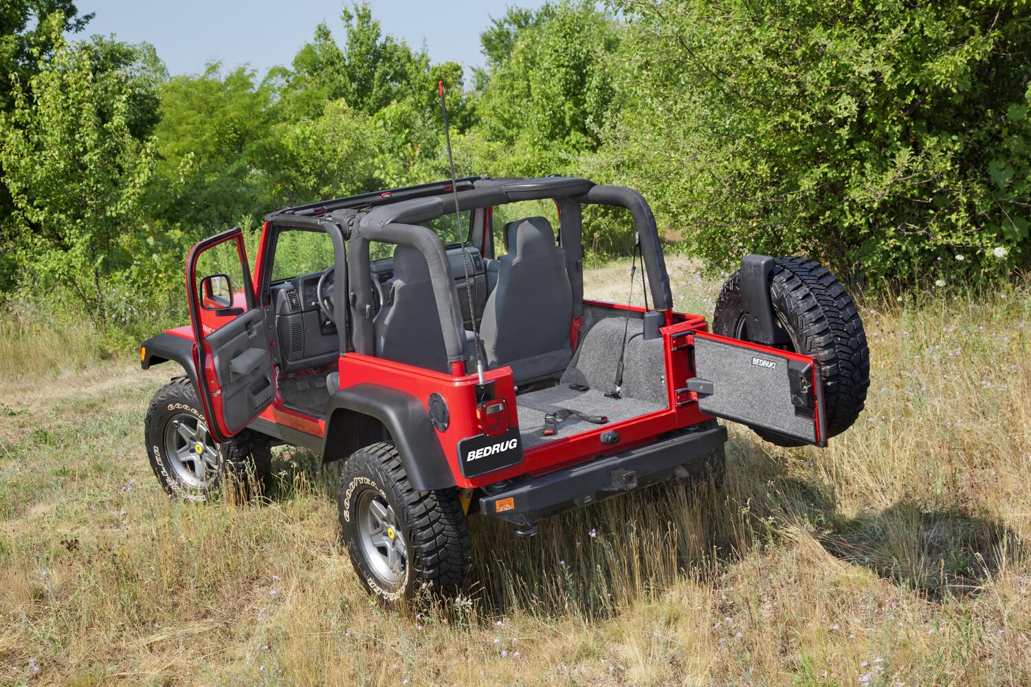 Jeep 97-06 Jeep Tj/Lj Front 3Pc Floor Kit (W Cntr Cnsl) - HT Shlds Floor Liner Kit 3 pc. 2 pc. Front 1 pc. Rear Replaces Factory Carpet Kit w/Center Console Incl. Heat Shields Charcoal BedRug-1