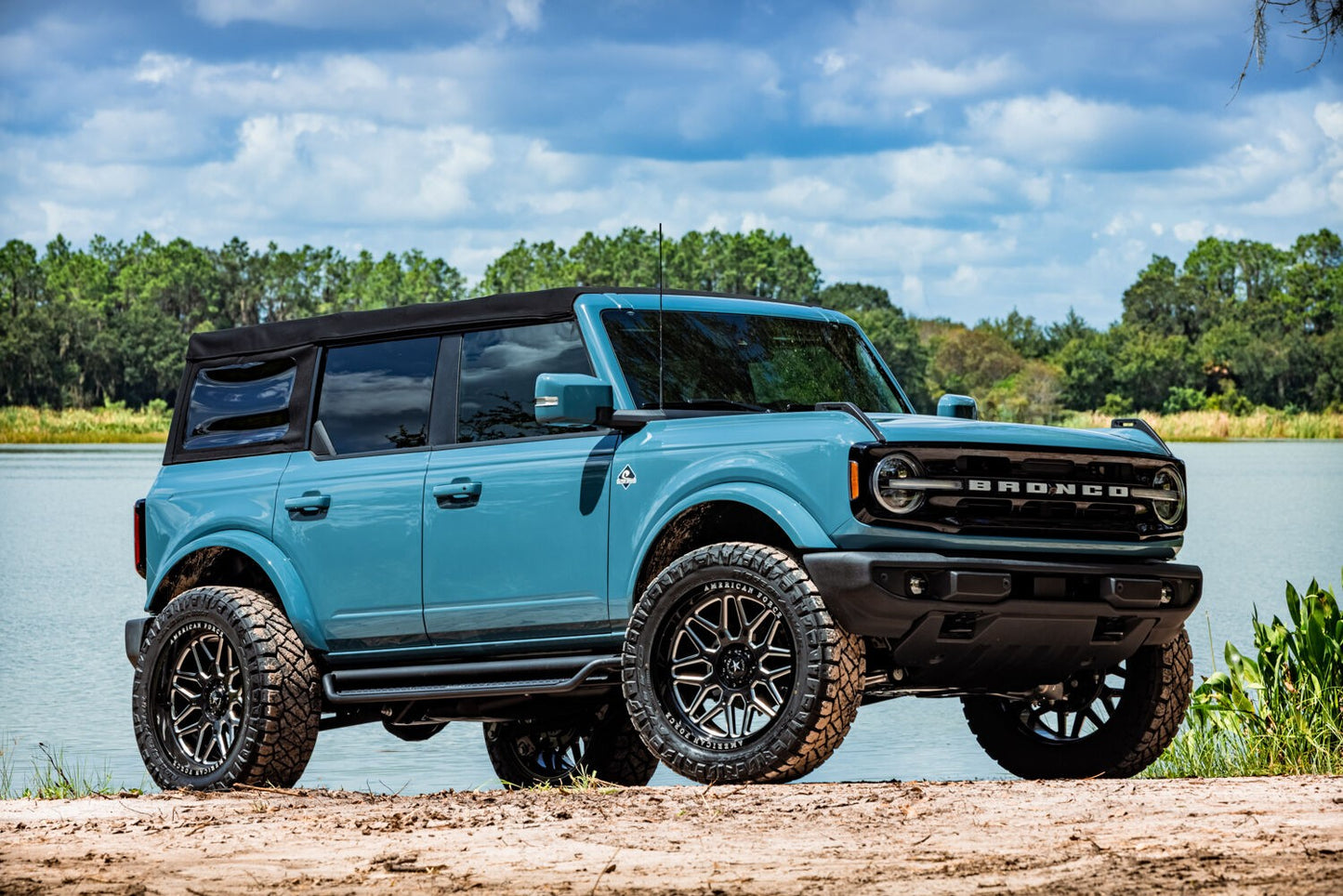 Dominator Xtreme D1 Side Steps with Rocker Panel Mounting Bracket Kit Textured Black 2021-2025 Ford Bronco Go Rhino-2