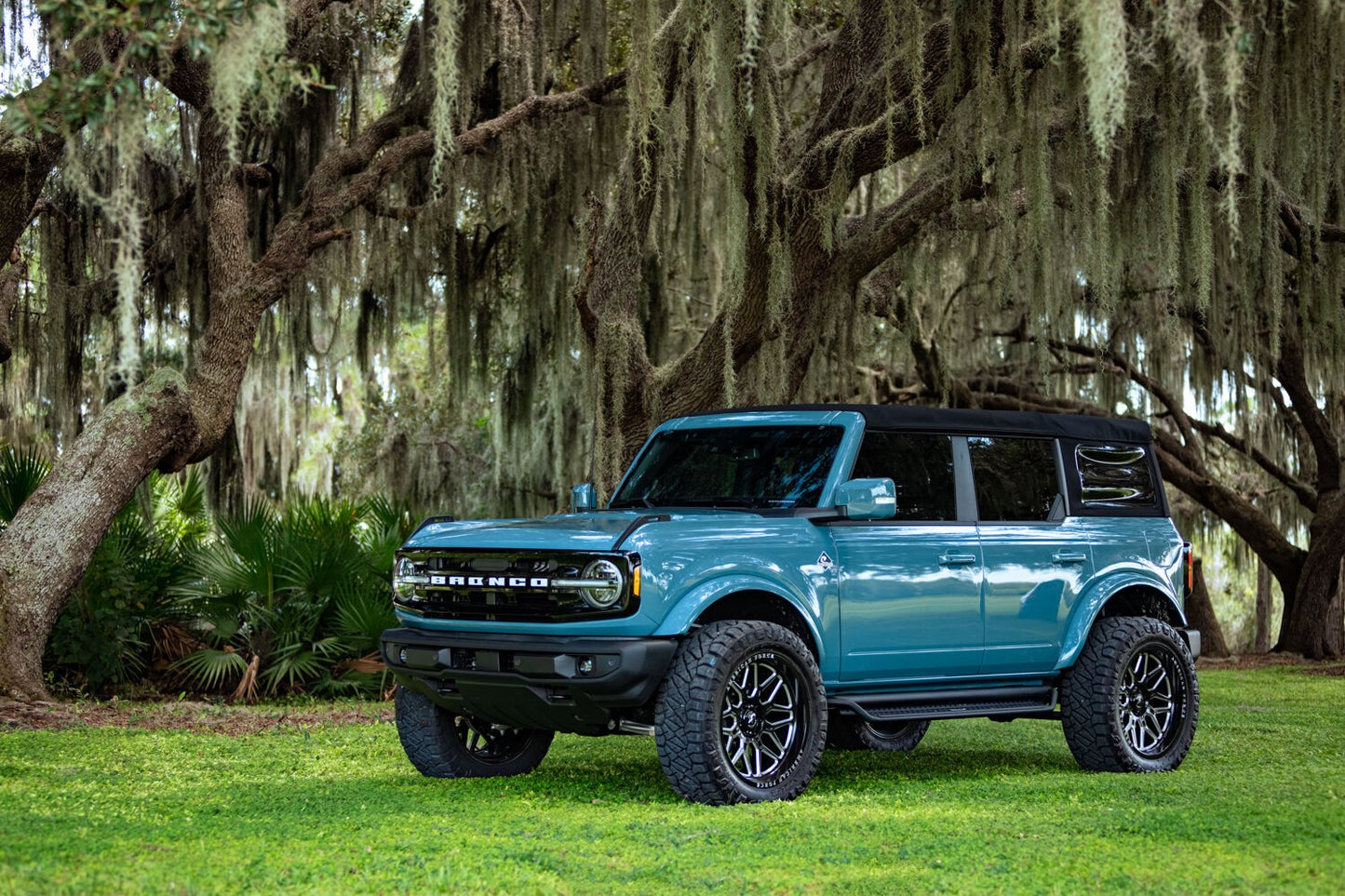 Dominator Xtreme D1 Side Steps with Rocker Panel Mounting Bracket Kit Textured Black 2021-2025 Ford Bronco Go Rhino-5