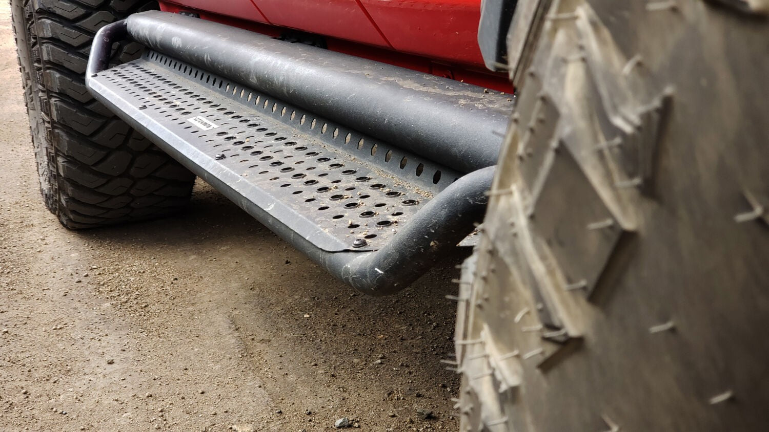 Dominator Xtreme D1 SideSteps With Mounting Bracket Kit Textured Black 2014-2024 Toyota 4Runner Go Rhino