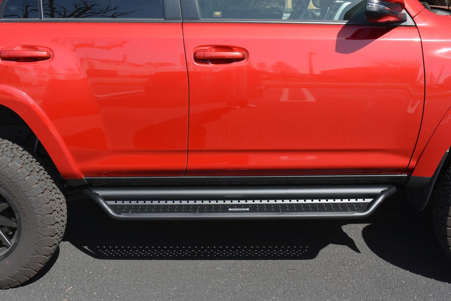 Dominator Xtreme D1 SideSteps With Mounting Bracket Kit Textured Black 2014-2024 Toyota 4Runner Go Rhino-1