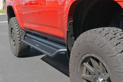 Dominator Xtreme D1 SideSteps With Mounting Bracket Kit Textured Black 2014-2024 Toyota 4Runner Go Rhino-2