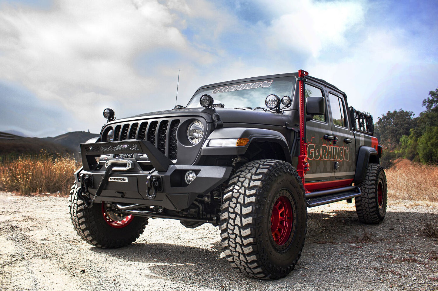 Dominator Xtreme D1 SideSteps With Mounting Bracket Kit Textured Black 2020-2025 Jeep Gladiator Go Rhino-1