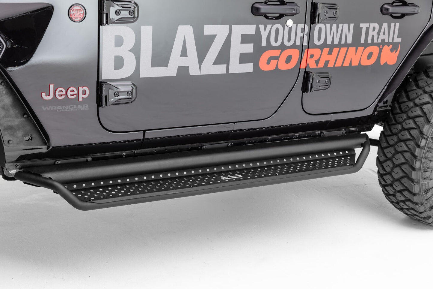 Dominator Xtreme D1 SideSteps With Mounting Bracket Kit Textured Black 2020-2025 Jeep Gladiator Go Rhino-4