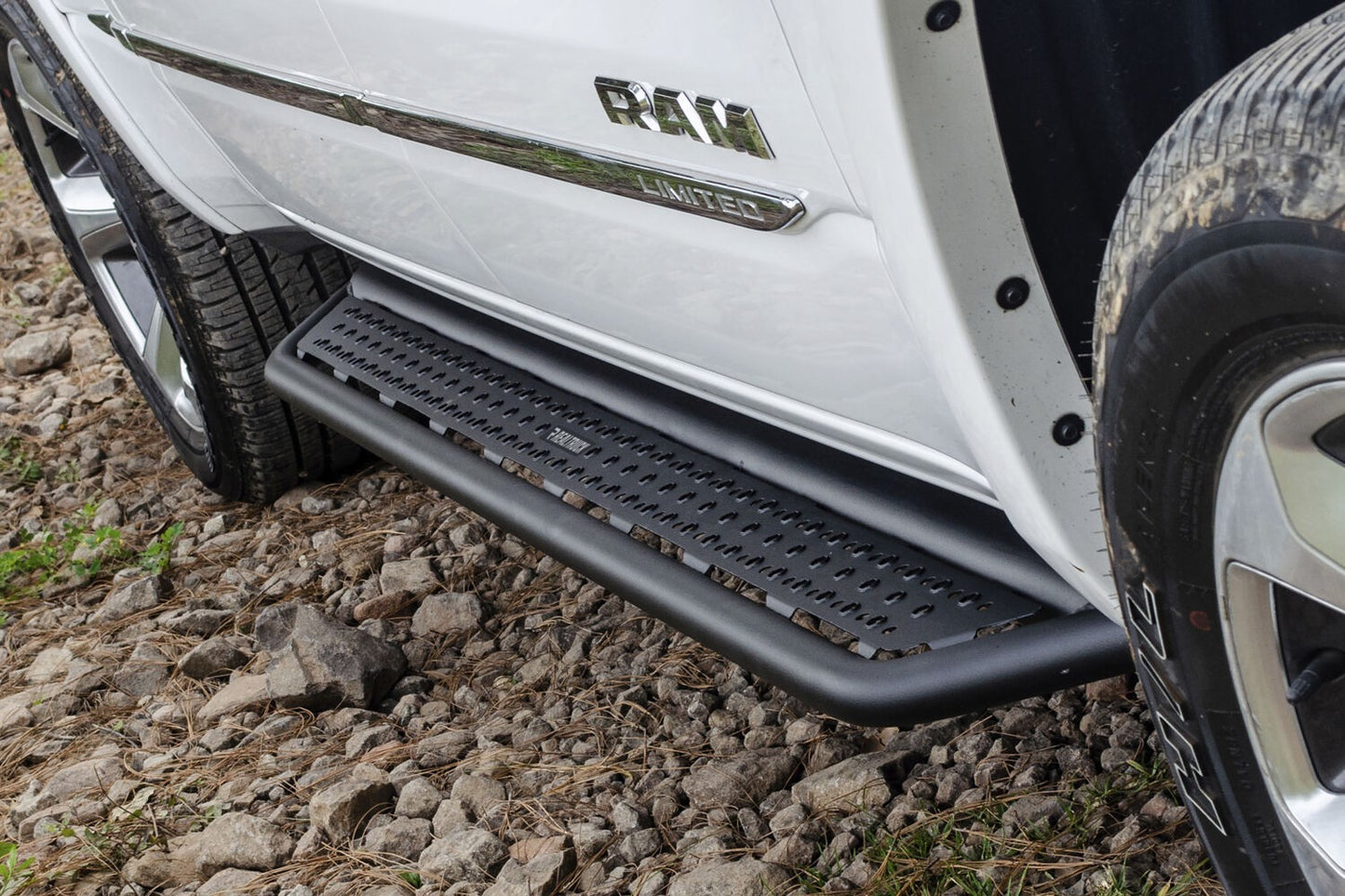 Dominator Xtreme D6 SideSteps With Mounting Bracket Kit Textured Black 2019-2026 Ram 1500 Go Rhino-1