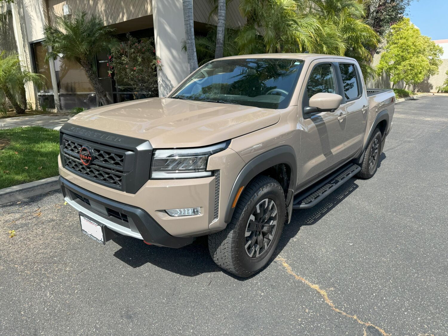 Dominator Xtreme D6 SideSteps W/ Mounting Bracket Kit Text. 2005-2026 Nissan Frontier Go Rhino-4