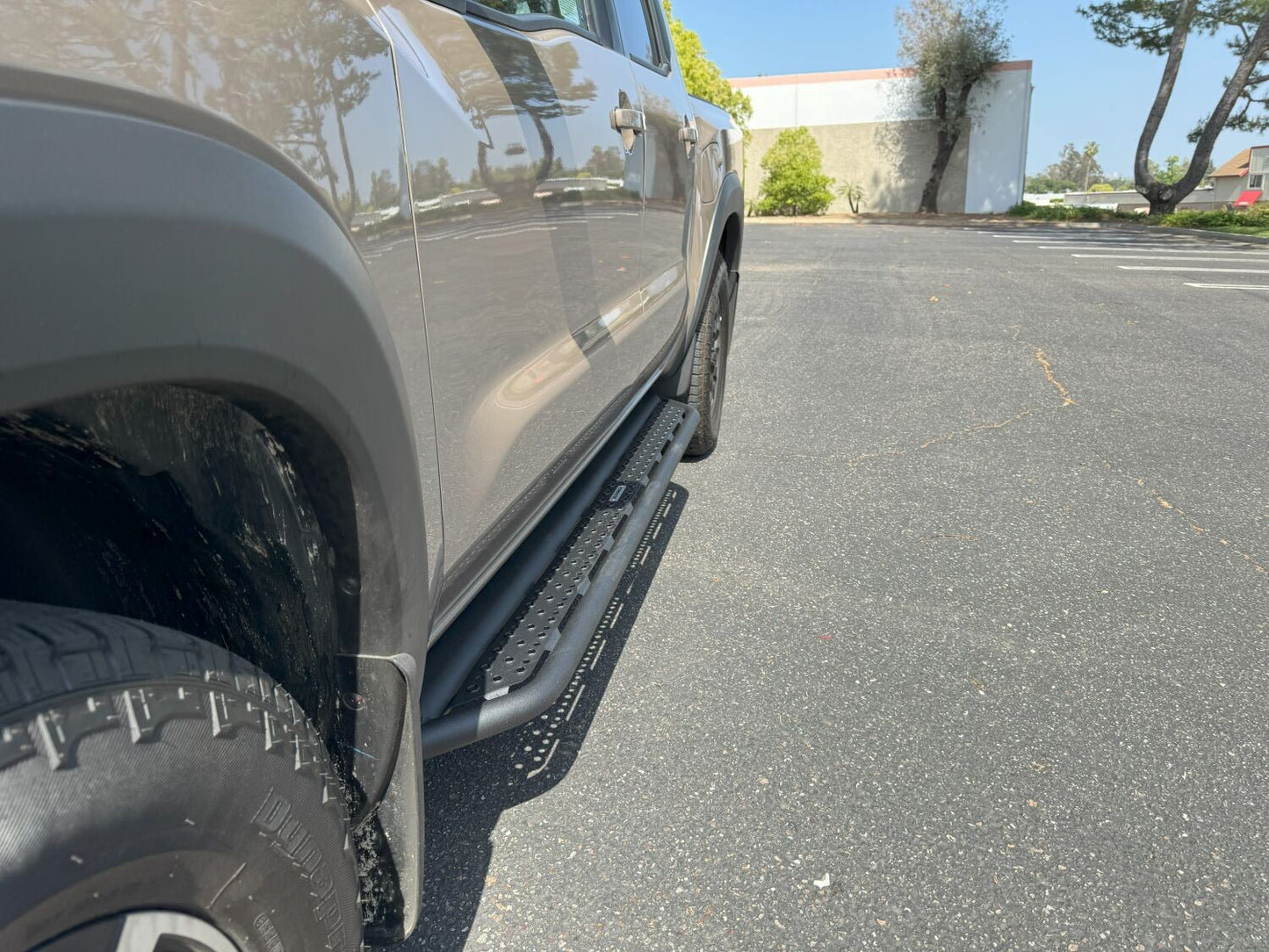 Dominator Xtreme D6 SideSteps W/ Mounting Bracket Kit Text. 2005-2026 Nissan Frontier Go Rhino-6