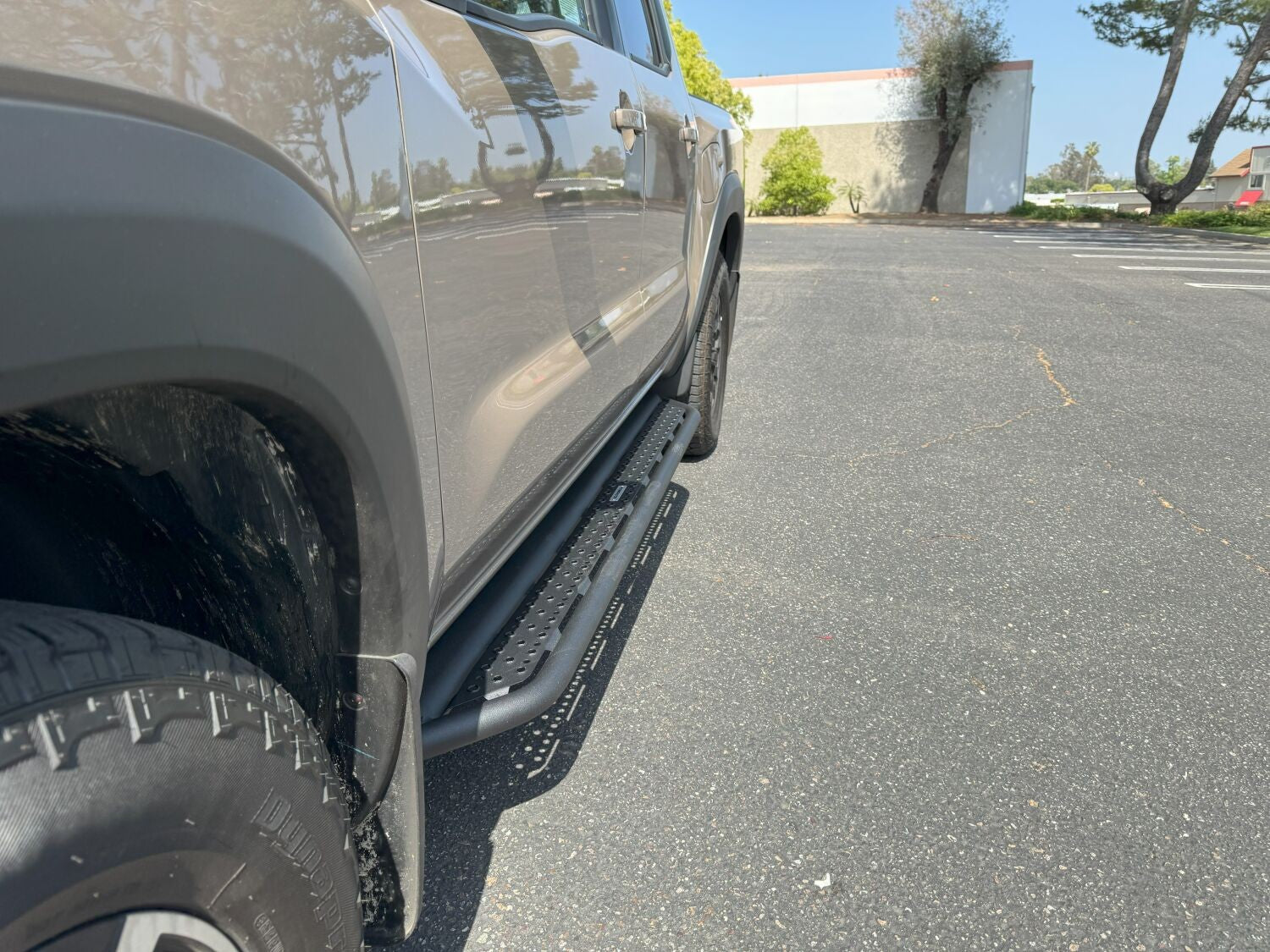 Dominator Xtreme D6 SideSteps W/ Mounting Bracket Kit Text. 2005-2026 Nissan Frontier Extended Cab Go Rhino-6